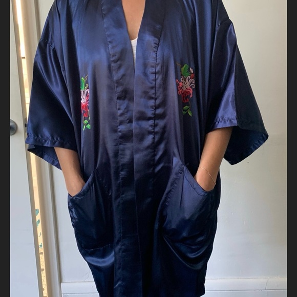 Vintage Kimono Robe Hand Embroidered Floral Kimono 1970's 70's Boho Satin Robe - Picture 4 of 10